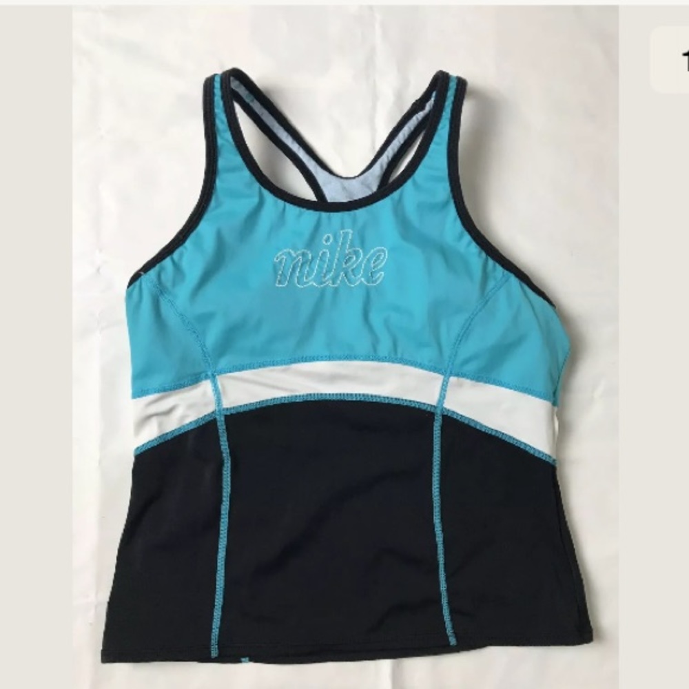 Nike women’s racer back workout tank top. Size: Sm